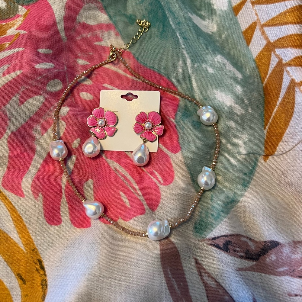 Cute Pearl & Flower earrings & necklace set